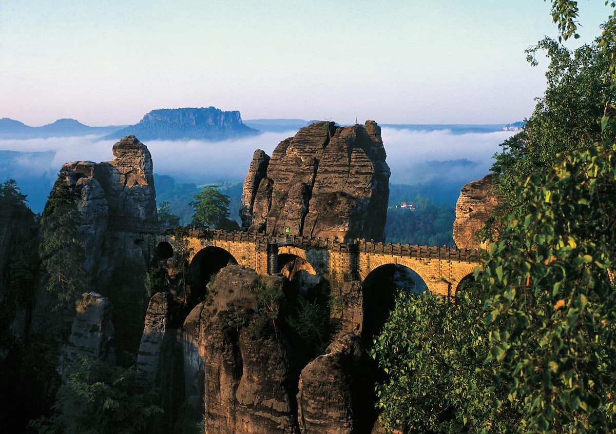 Sächsische Schweiz Elbsandsteingebirge Bastei Felsen Basteibrücke Nebel Panorama