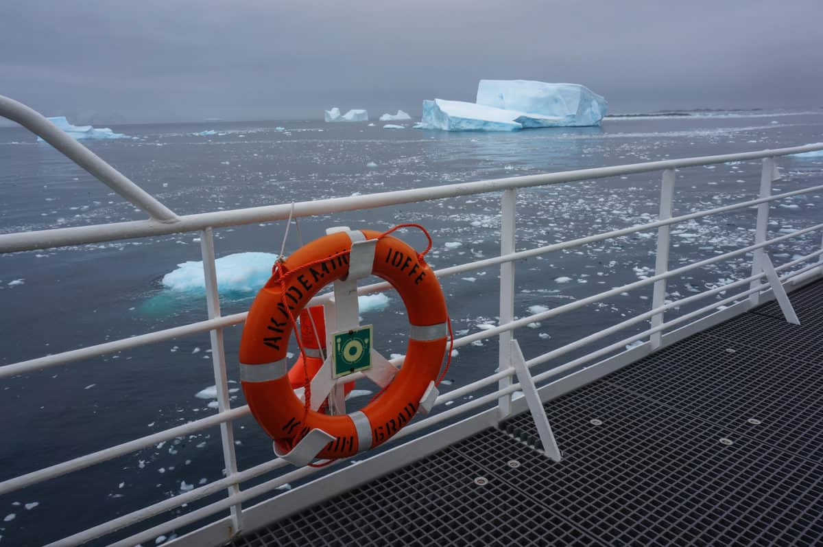 antarctica-cruise-ship-2