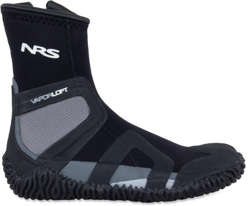 best shoes for canoeing